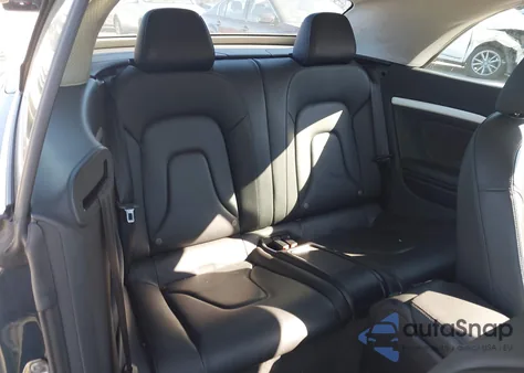 2010 Audi A5 2.0T Premium z USA, uszkodzony, nr VIN WAULFAFHXAN024659